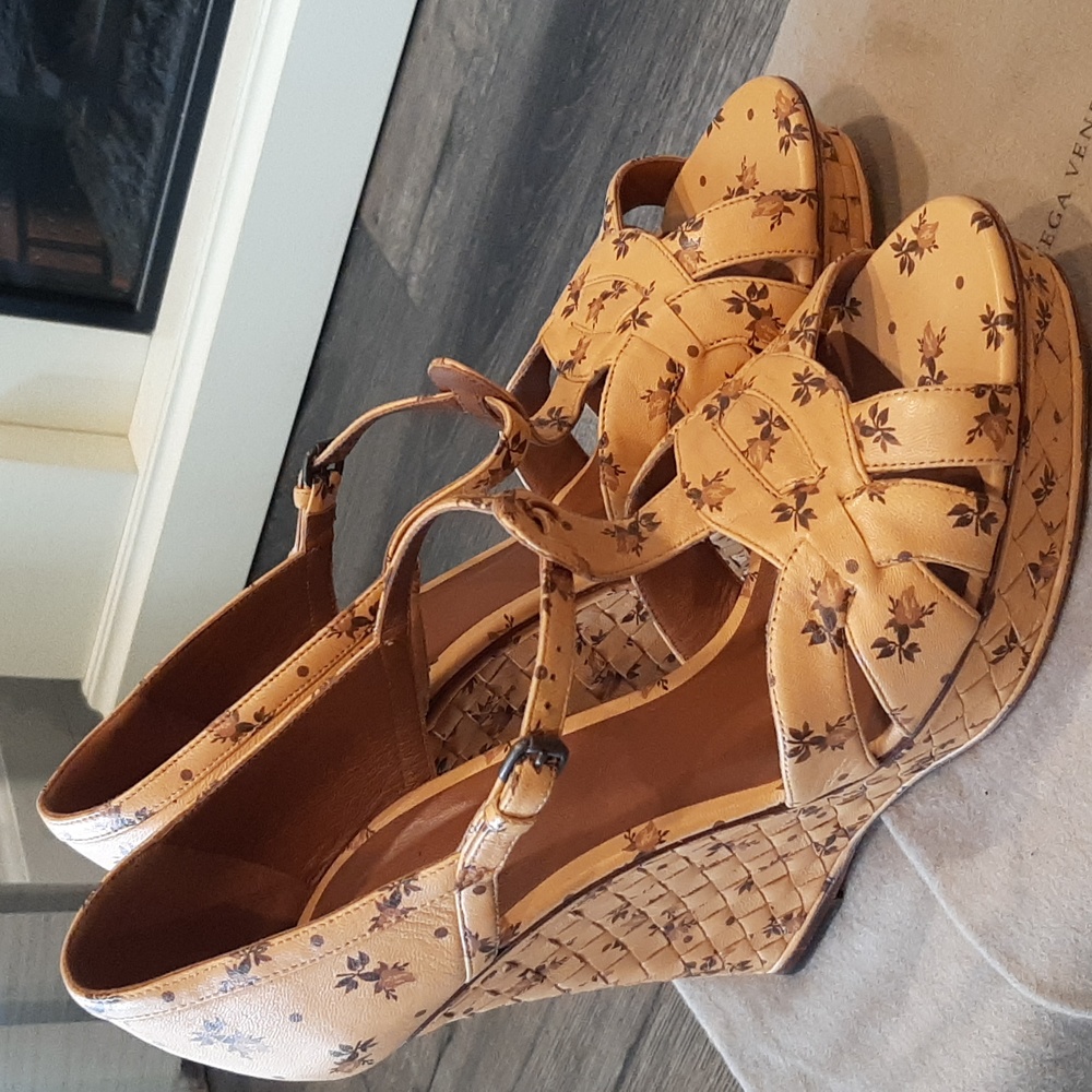 Women's Floral Wedge Sandals